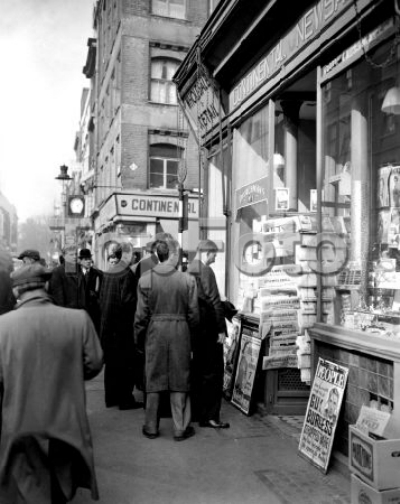 24 Frith Street 1956 19th March - A continental bookshop.jpg. Click on the picture to enlarge